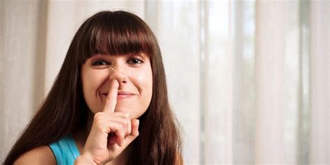 Meterse el dedo en la nariz podría aumentar el riesgo de sufrir problemas de salud según un