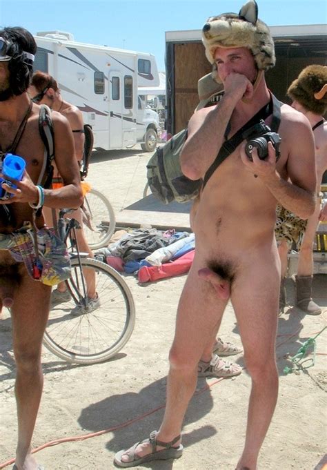 Pelados Em P Blico Na Praia E Amigos Burning Man