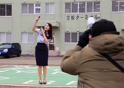 知名女优穿上飞行服，坐进战斗机拍写真，日本航空自卫队募兵有方图片