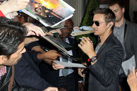 Signing Autographs In London Jeremy Renner Photo 34596961 Fanpop