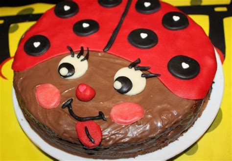 Von der muttertagstorte bis zum faschingskrapfen. Schokoladenmarienkäfer-Kuchen | Marie kuchen | Pinterest ...