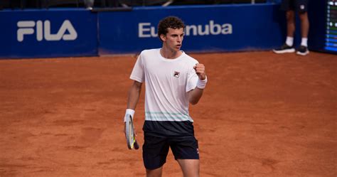 What kind of investment strategy does cerundolo use? Première finale sur le circuit pour Cerundolo à Cordoba ...