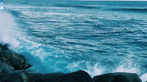 Relaxing Sounds Of Ocean Waves Crashing On Rocks Hawaii Ls 25 Youtube