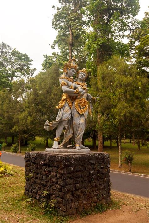 Kumbakarna Laga Staty I Den Pura Uluwatu Templet Bali Indonesien