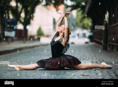 Ballerina Doing The Splits Stock Photo Alamy