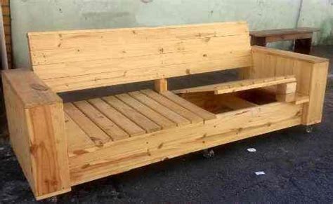 Pièce maîtresse du salon, le canapé est un de ces. Plan De Construction Canapé En Palette | Fabriquer un ...