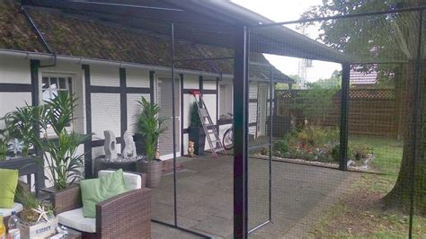 Wir sichern gerne einen bereich ihres gartens mit ausbruchsicheren schutzvorrichtungen ab. Terrasse und Gartenteil als Katzengehege | Katzengehege ...