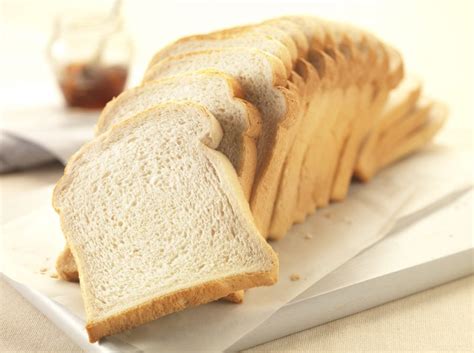 Namun, roti putih tidak perlu ditakuti karena yang berbahaya adalah pendamping roti, seperti selai manis, jelly, atau pun mentega. Kenapa Anda Kena Kurangkan Makan Roti Putih? Ini 7 ...