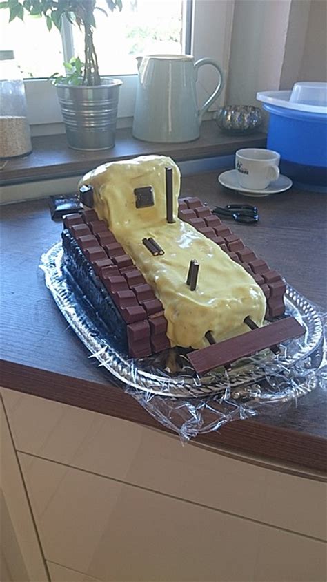 Du kannst zwischen einer tollen kindertorte wählen oder dich für einen kinder. Bagger Planierraupe - Kuchen für den Kindergeburtstag von ...