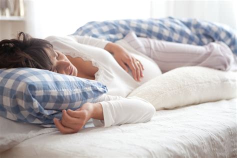 What's The Best Sleeping Position During Pregnancy? - SmartMomPicks.com
