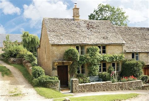 5 Most Beautiful Cotswold Cottages For 2023