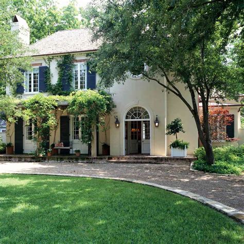 20 French Country Style Homes With European Elegance