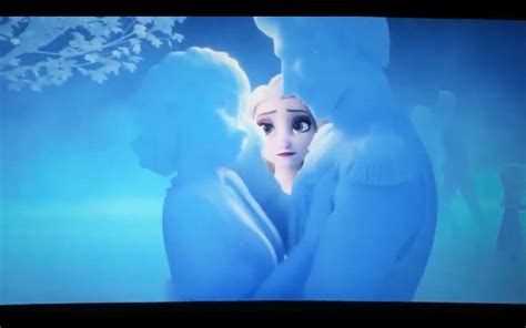 Elsa Queen Iduna And King Agnarr Disney Frozen Elsa Walt Disney Pixar Disneyland Princess