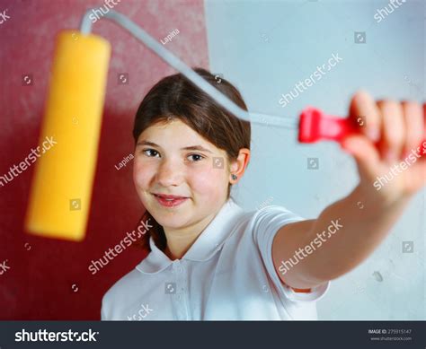 Beautiful Preteen Girl Enjoying Her Time Outside In P - vrogue.co