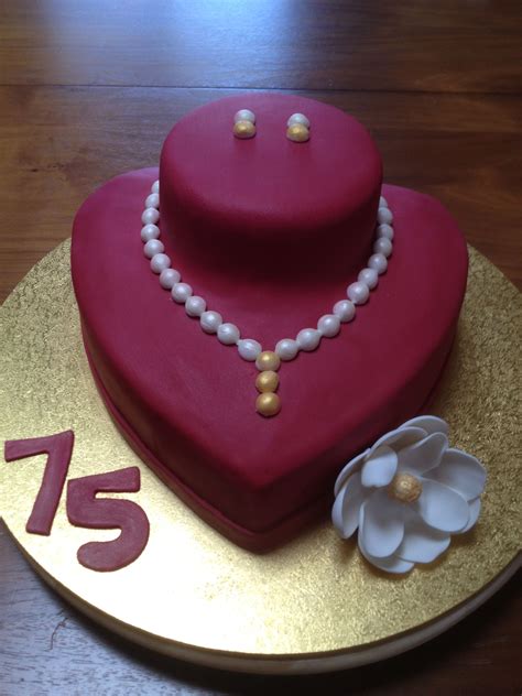These are some of the most common cake designs out there, but do you know what they're called? Pearl Necklace & Earrings Display Cake (With images ...