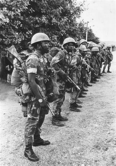 Rhodesian Paratroopers Before An Operation In 1979 720x1030