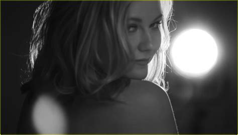 Photo Kirsten Dunst Rashida Jones Strip Down For Calvin Klein