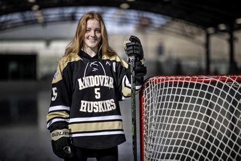 Šampionát sa začne bez divákov! Andover's Peyton Hemp named Ms. Hockey