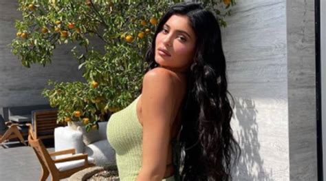 ‘not Worth It Kylie Jenners New Swimwear Line Disappoints Netizens