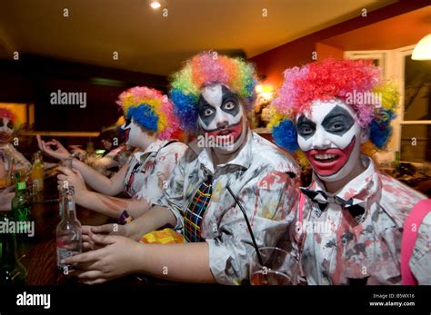 Man And Woman Clowns Hi Res Stock Photography And Images Alamy