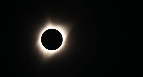 Eclipse Solar Hibrido él Fenómeno Astronómico Que Tendrá Lugar Este