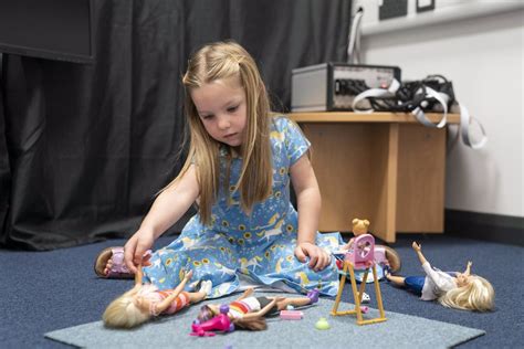 Un Estudio Impulsado Por Barbie Muestra Que Jugar Con Muñecas Activa