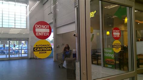 Automatic Doors At A Wal Mart In Tulsa Ok Youtube