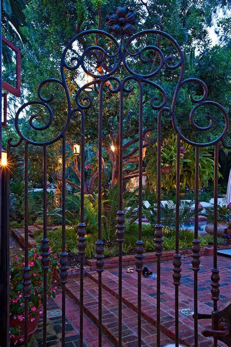 Aluminium gate height requirement frame size 120 x 76 x 4.0mm. the colors are awesome in this entrance | Garden gates, Wrought iron fences, Iron fence