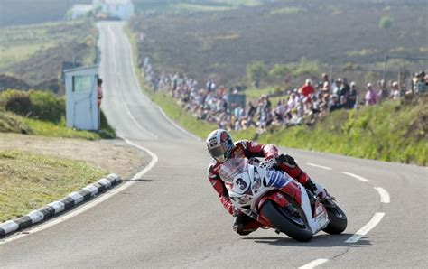 The Isle Of Man Tt Rev Up And Man Up To A Brutal Bike Race Metro News