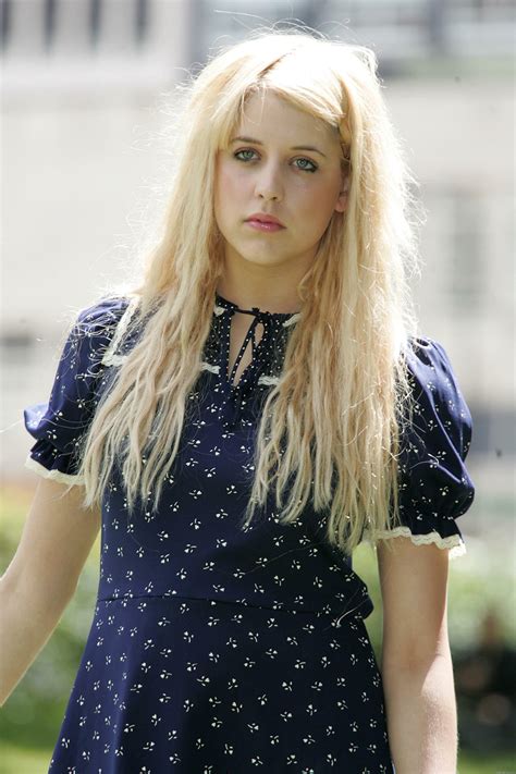 She is survived by her husband thomas cohen. Peaches Geldof Picture Colection | Glamour Wallpapers