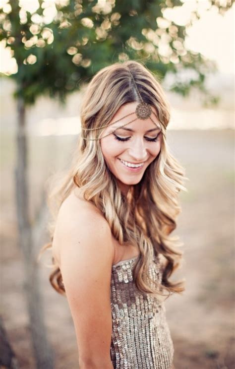30 New Beautiful Hair Ideas For A Beach Wedding