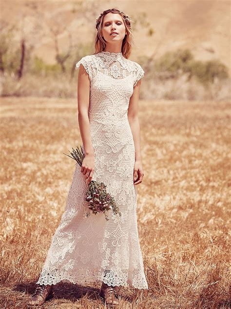 A dazzling and vintage chic wedding gown for your special day! Boho Chic Wedding Dresses For Summer 2021 | FashionGum.com