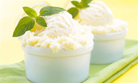 Amalgama a freddo nell'acqua la farina di. Gelato al limone, la ricetta cremosa senza gelatiera - LEITV