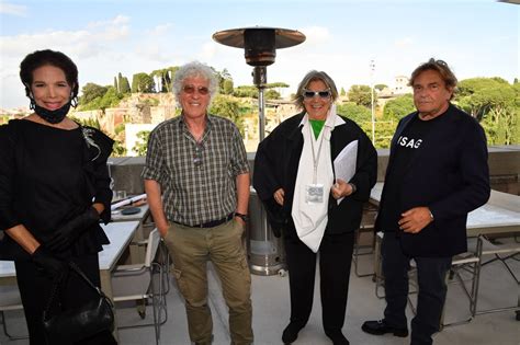 Alda fendi, età, marito e figli. L'aperitivo in terrazza di Ninetto Davoli e Alda Fendi ...