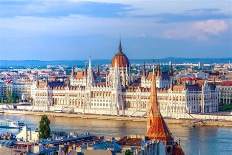 Where to Stay in Budapest - Neighborhoods & Area Guide - The Crazy Tourist