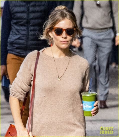 Sienna Miller Shows Off Fall Fashion During A Nyc Stroll Photo 4174359 Sienna Miller Photos