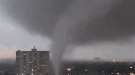 Watch Tornado Strikes Downtown Fort Lauderdale In Canada Leaving