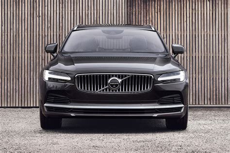 The volvo s90 is an elegant, uniquely scandanavian luxury sedan that offers a distinctive personality in a field of german competitors. Nieuws: Volvo S90 en V90 vernieuwd | Autokopen.nl