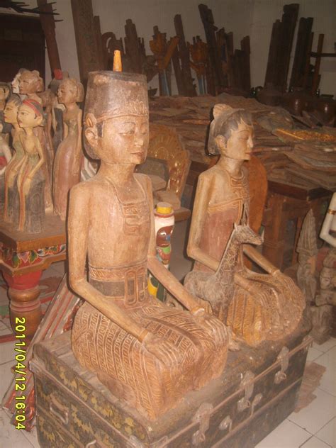 Bali Gong Wooden Statue And Carving