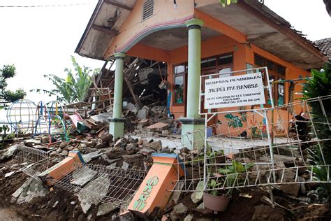 Death Toll From Indonesia Quake Rises To 321 Official Says Cebu Daily News