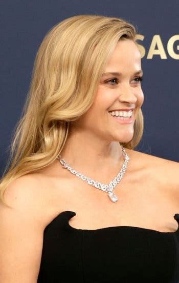Reese Witherspoons Absolutely Adorable Long Curled Hairstyle 2022 28th Annual Screen