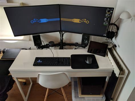 A gaming desk not only helps you set up gaming gear but also helps you play your best. Gaming Desks | Computer setup, Desk setup, Pc setup