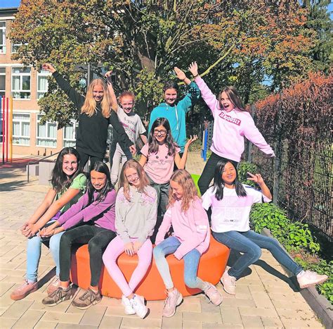 Junge Schülerinnen Drehen Tanz Film Am Düsseldorfer Wim Wenders Gymnasium