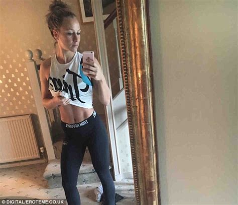 Chloe Madeley Shows Off Her Ripped Physique In Saucy Instagram Selfie Daily Mail Online