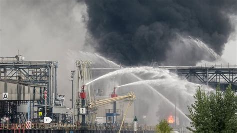 Ludwigshafen Zwei Menschen Sterben Bei Explosion Auf Basf Gelände