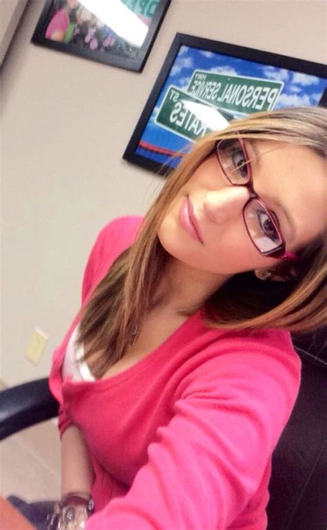 Chivettes Bored At Work 28 Photos Thechive