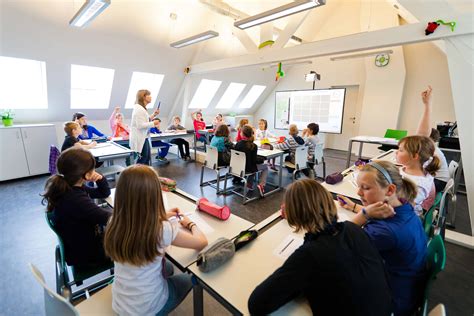 Classroom physical activity also affects student enjoyment of learning, which is an important factor in motivating students to want to learn. 4 Key Elements of 21st Century Classroom Design | Getting ...