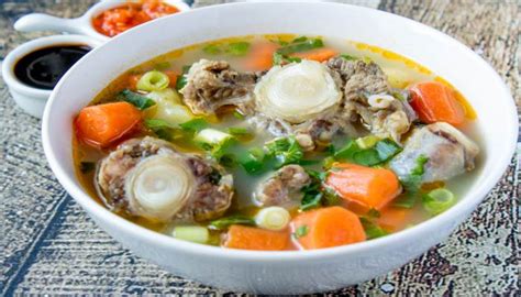 Sebaiknya gunakan kaldu ayam yang dibuat sendiri. 6 Resep Sup Sehat, Cocok Disantap Saat Musim Hujan