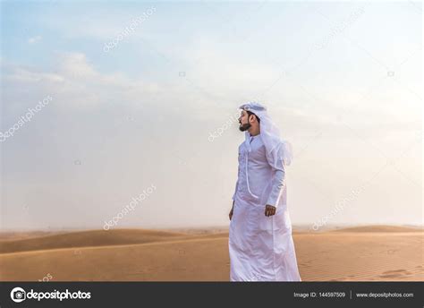 Arabian Man In Desert — Stock Photo © Oneinchpunch 144597509