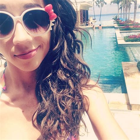 Colleen Ballinger Best Bikini And Cleavage Photos 19 Pics Sexy